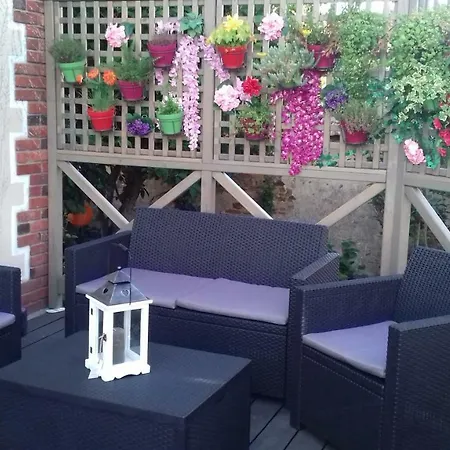 Les Champs De Tracy Bed & Breakfast